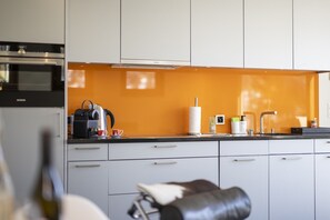 Kühlschrank, Mikrowelle, Ofen, Geschirrspüler