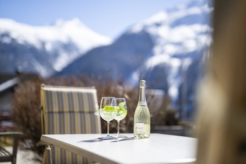 Chasa Arpiglia: Moderne 2.5-Zimmer-Wohnung auf der Sonnenterrasse in Guarda