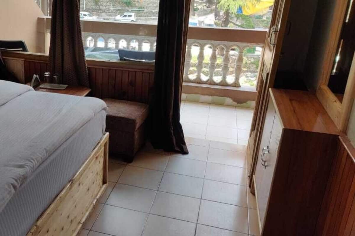 Standard Double Room | Free WiFi, bed sheets