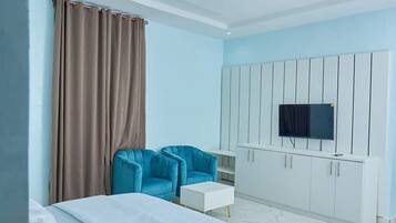 Luxury Room | Individually decorated, individually furnished, desk, laptop workspace