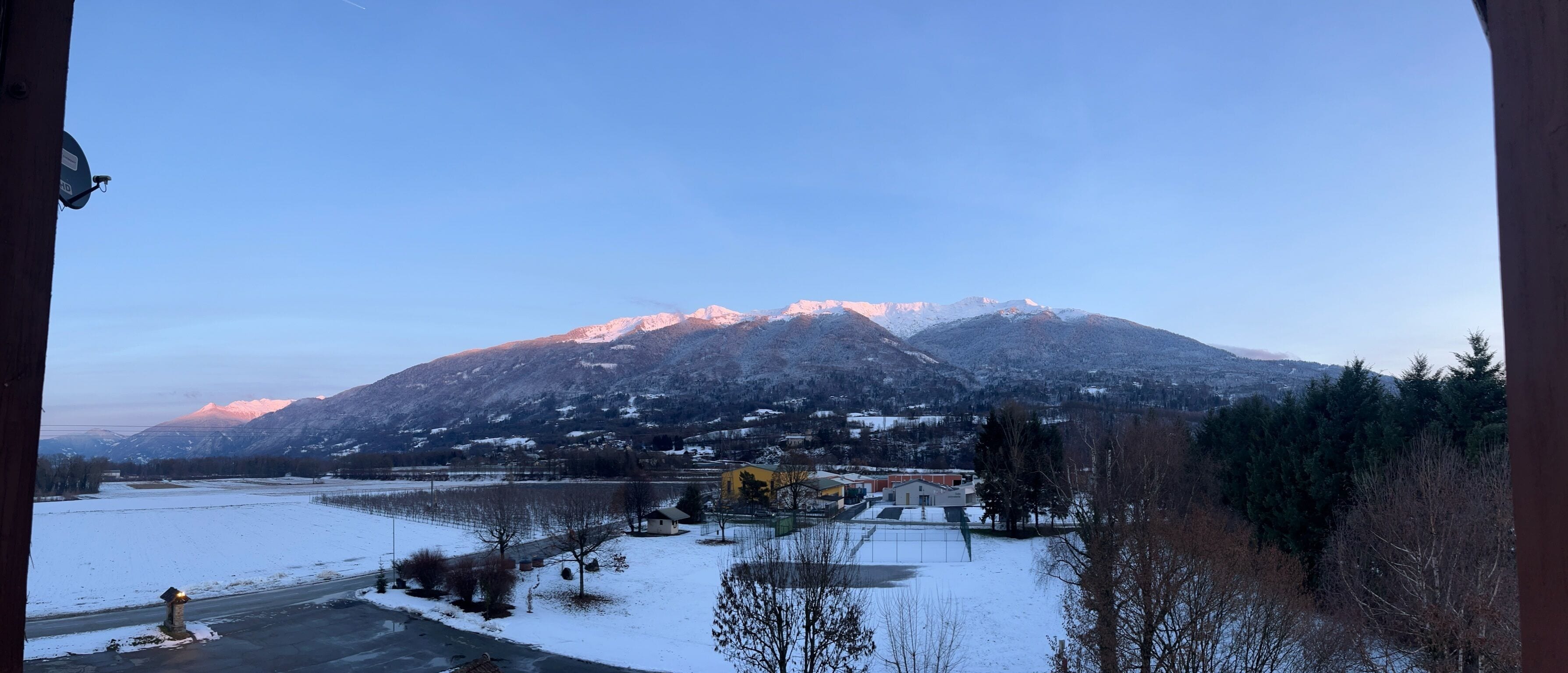 舒适双人房, 1 张大床, 阳台, 山景 | 加厚床垫、办公桌、笔记本电脑工作区、免费 WiFi