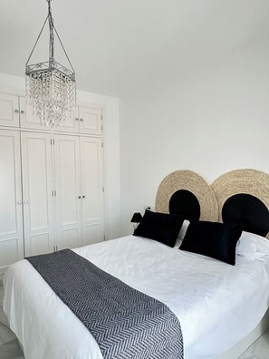 4 makuuhuonetta, silitysrauta/-lauta, Wi-Fi, vuodevaatteet