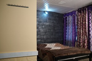 5 habitaciones, tabla de planchar con plancha y wifi 