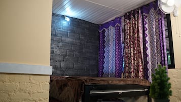 5 bedrooms, iron/ironing board, WiFi