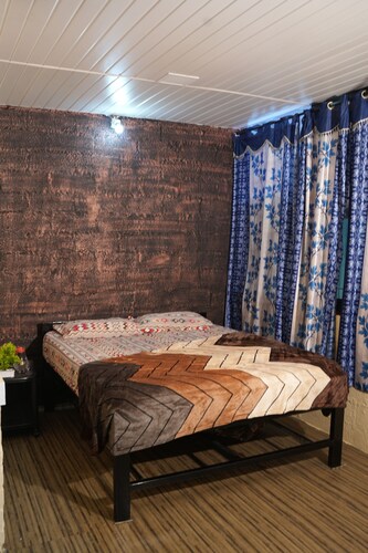 Affordable Family homestay ,Bachelor homestay  with Jungle safari In Masinagudi