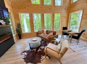 Smart TV, fireplace