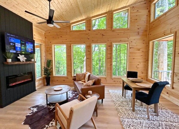 Smart TV, fireplace - Romantic Rendezvous Honeymoon Cabin Handicap Accessible (Sevierville)