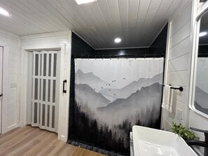 Dusche, Handtücher, Seife, Toilettenpapier