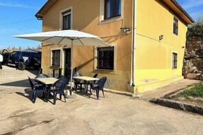 Outdoor dining - Casa en Plena Naturaleza (Santander)