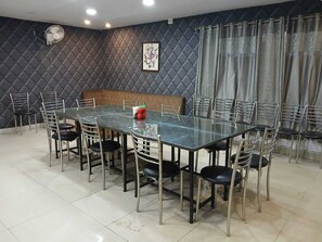Restaurant - Mansarovar Hotel & Banquets (Bareilly)