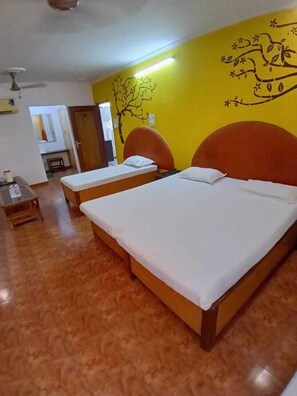 Desk, laptop workspace, free WiFi - Mansarovar Hotel & Banquets (Bareilly)
