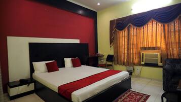 Luksushuone, kaupunkinäköala | Työpöytä, kannettavalle tietokoneelle sopiva työtila, ilmainen Wi-Fi