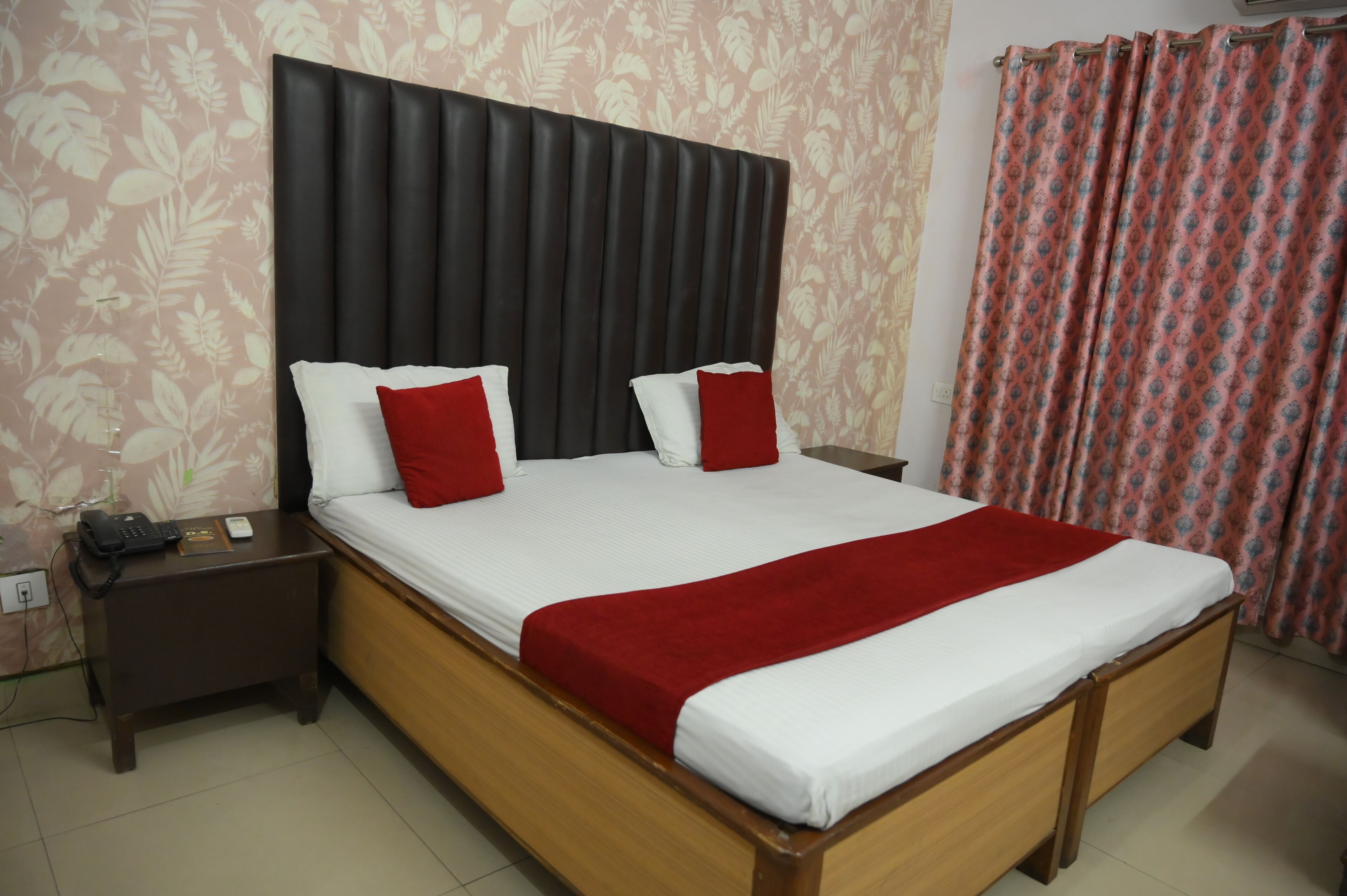 Deluxe Room | Desk, laptop workspace, free WiFi