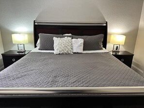 2 chambres, fer et planche à repasser, Wi-Fi, draps fournis