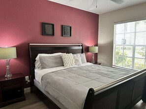 2 chambres, fer et planche à repasser, Wi-Fi, draps fournis