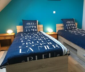 4 bedrooms, free WiFi, bed sheets - Cottage for 8 in Aniche, private garden, parking, Wi-Fi (Aniche)