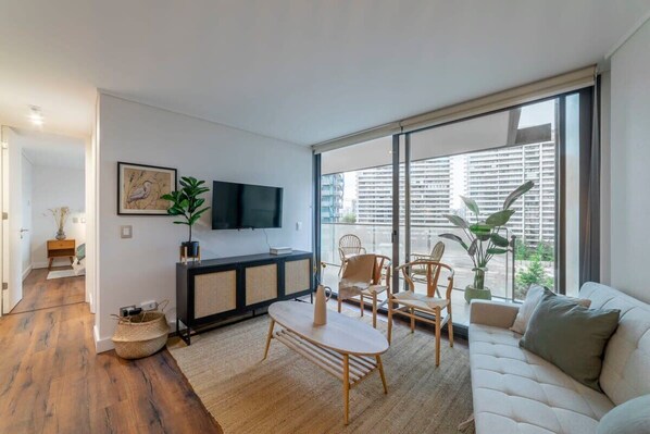 テレビ、書斎 / ワークスペース