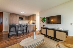 テレビ、書斎 / ワークスペース