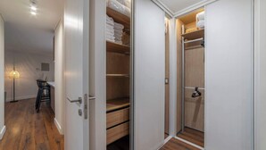 Interior - Spacious Las Condes Apartment with Pool & Parking (Las Condes)