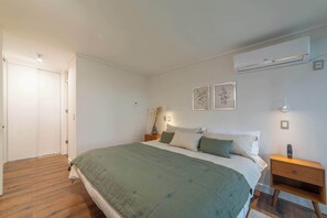 2 chambres, fer et planche à repasser, Wi-Fi, draps fournis