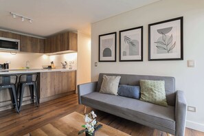 テレビ、書斎 / ワークスペース