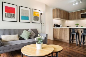 テレビ、書斎 / ワークスペース