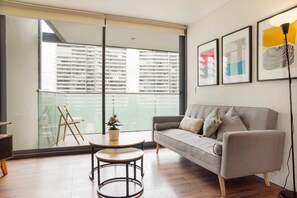 テレビ、書斎 / ワークスペース