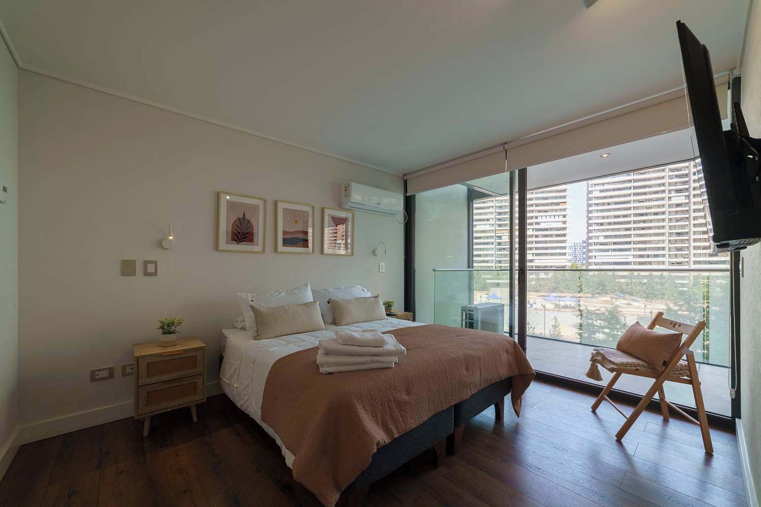 2 habitaciones, tabla de planchar con plancha, wifi y ropa de cama 