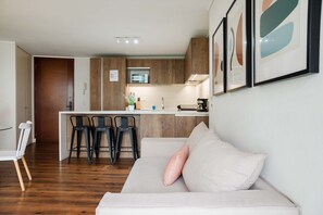 TV, offices - Luxury and Comfort in the Heart of Las Condes (Las Condes)