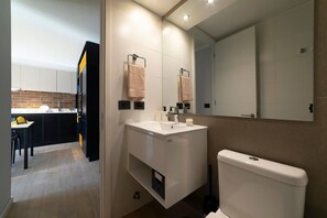 Dusche, Haartrockner, Handtücher