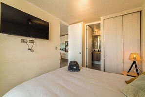 2 室のベッドルーム、アイロン / アイロン台、WiFi、ベッドシーツ