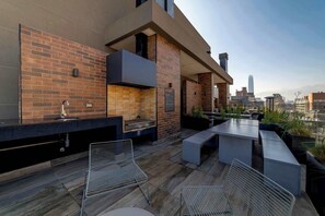 Outdoor dining - Chic Studio Retreat Steps from Costanera Center (Providencia)