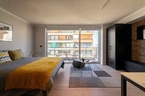 Iron/ironing board, WiFi, bed sheets - Chic Studio Retreat Steps from Costanera Center (Providencia)