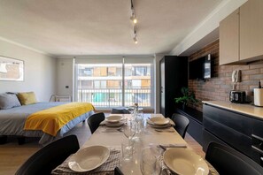 Iron/ironing board, WiFi, bed sheets - Bright Studio: Pool, Gym, Balcony & City Views! (Providencia)