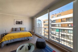 Iron/ironing board, WiFi, bed sheets - Bright Studio: Pool, Gym, Balcony & City Views! (Providencia)