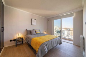 1 bedroom, iron/ironing board, WiFi, bed sheets - Stylish Retreat: Designer Studio in Providencia (Providencia)