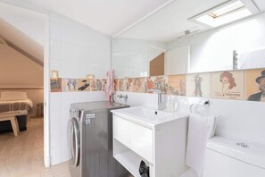 Interior - Chic Urban Retreat: Cozy Two-Level Apartment (Providencia)