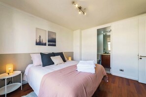 2 slaapkamers, een strijkplank/strijkijzer, wifi, beddengoed