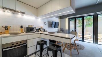 Fridge, microwave, oven, stovetop