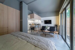 Desk, iron/ironing board, WiFi, bed sheets - Stunning Apartment located in the heart of Providencia - Perfect Getaway! (Providencia)