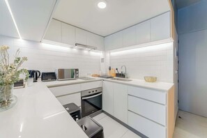 Fridge, microwave, oven, stovetop