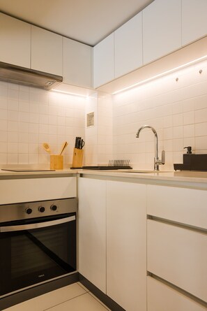 Fridge, microwave, oven, stovetop - Huelén | Exclusivity and the Heart of Providencia (Providencia)