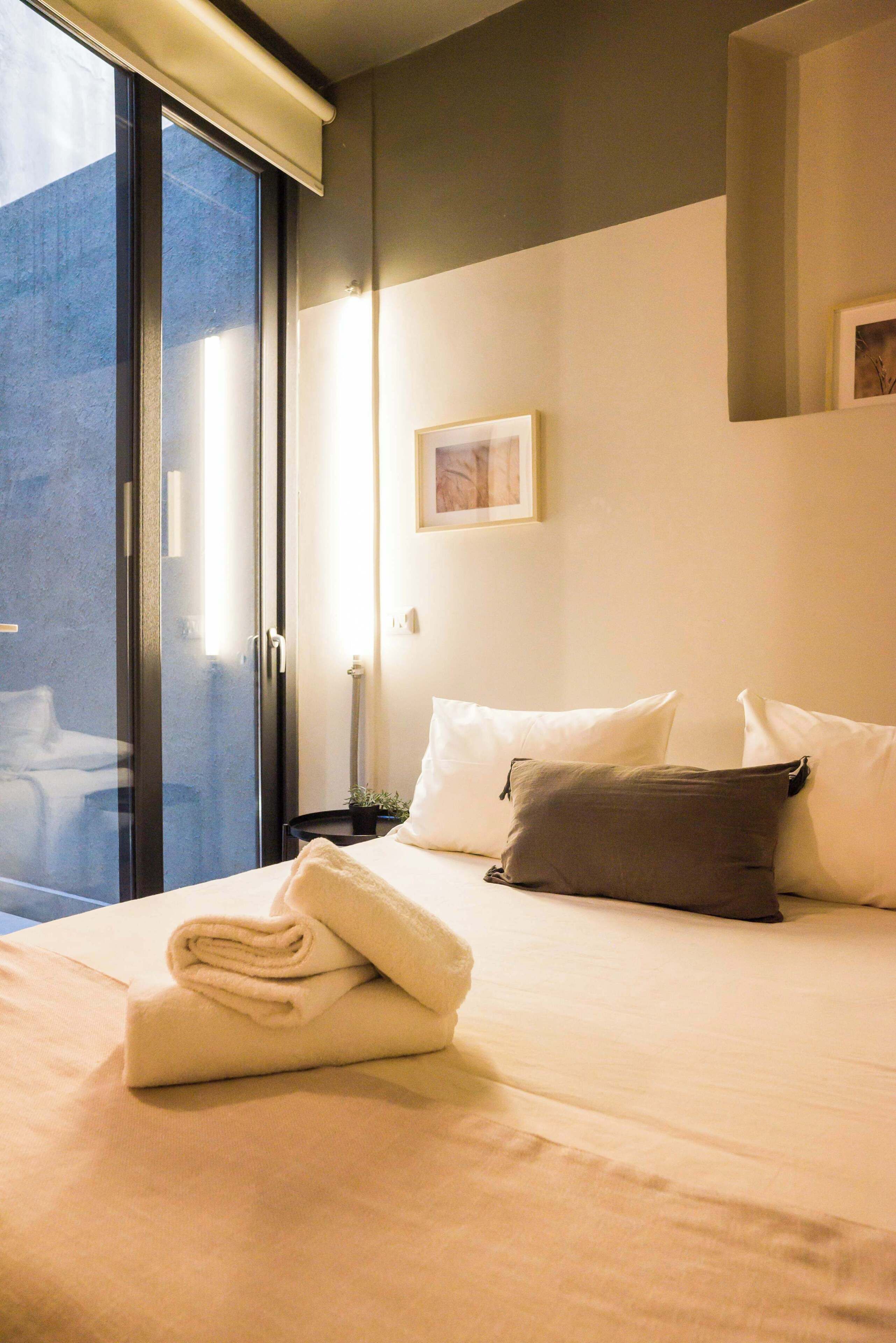 1 bedroom, desk, iron/ironing board, WiFi