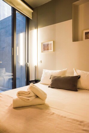 1 bedroom, desk, iron/ironing board, WiFi