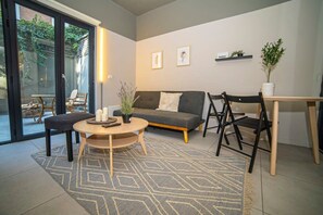 テレビ、書斎 / ワークスペース