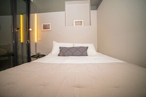 1 室のベッドルーム、デスク、アイロン / アイ��ロン台、WiFi