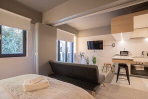 デスク、アイロン / アイロン台、WiFi、ベッドシーツ