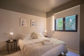 デスク、アイロン / アイロン台、WiFi、ベッドシーツ