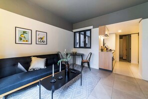 TV, offices - Huelén | Tradition Meets Modernity in Providencia (Providencia)
