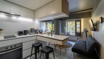 Frigorifero, microonde, forno, piano cottura